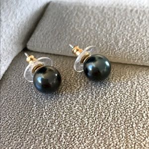 Joan Rivers stud olive pearl golden earrings